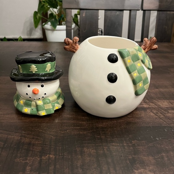 Holiday Snowman Cookie Jar ☃️ 🍪 - Picture 3 of 9